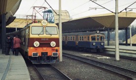 Pociąg z lokomotywą EP09-011 i jednostka elektryczna